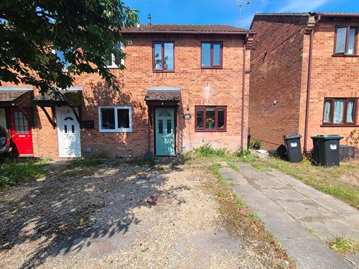 2 Bedroom Terraced House For Sale In The Gulls, Marchwood, SO40