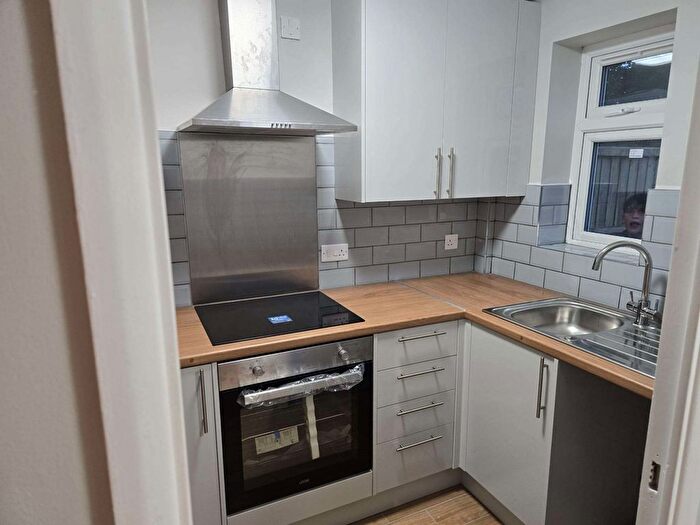 1 Bedroom Semi-Detached House To Rent In Hawthorn Close, Hounslow, TW5