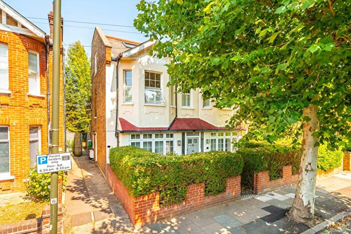 4 Bedroom Maisonette For Sale In Cromwell Road, Wimbledon, SW19