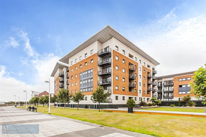 3 Bedroom Flat To Rent In Lowestoft Mews, E16
