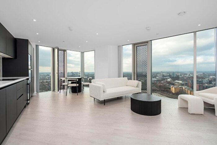 2 Bedroom Apartment To Rent In Trinity Way, Manchester, Greater Manchester, M3