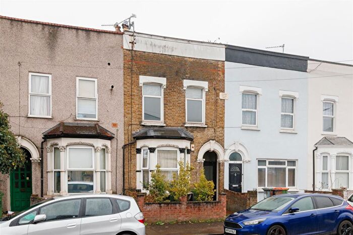 2 Bedroom Flat For Sale In Dames Road, Forest Gate, E7