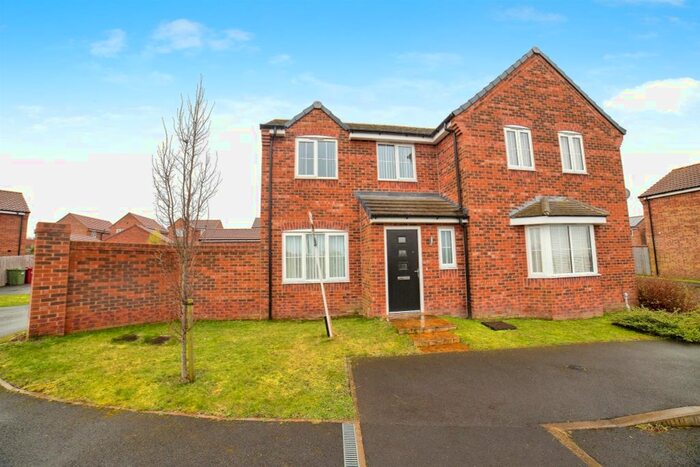 3 Bedroom Semi-Detached House For Sale In Kestrel Close, Tibshelf, Alfreton, DE55