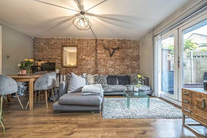 2 Bedroom Flat To Rent In Earlston Grove, Victoria Park Road, E9