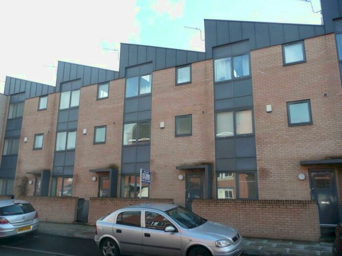 3 Bedroom Town House To Rent In Peregrine Street, Hulme, Manchester, ., M15