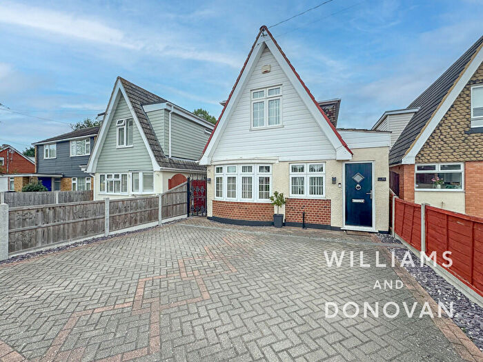 2 Bedroom Detached House For Sale In Burnham Road, Hullbridge, SS5