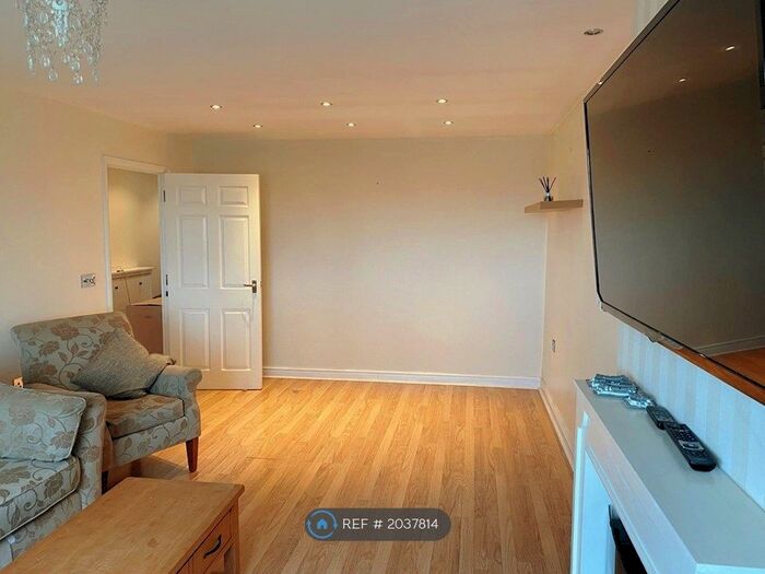 2 Bedroom Flat To Rent In Beaver Close, Morden, SM4