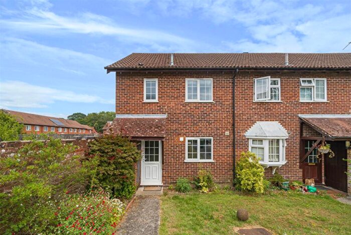 3 Bedroom Terraced House To Rent In Chalcraft Close, Liphook, GU30