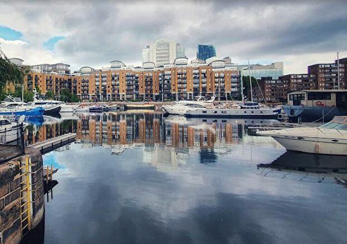 1 Bedroom Apartment To Rent In Swan Court, Star Place, London, E1W