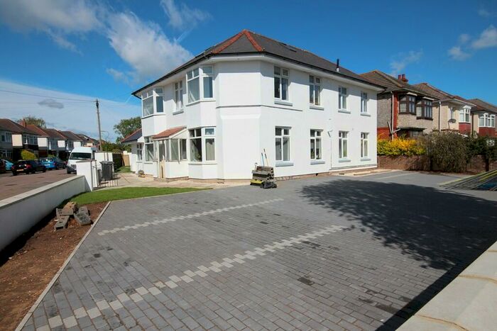1 Bedroom Flat To Rent In Charminster Avenue, Bournemouth, BH9
