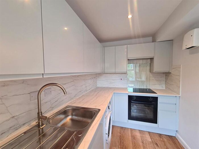 2 Bedroom Apartment To Rent In Myatt's Field Court, Mcdowall Road, London, SE5