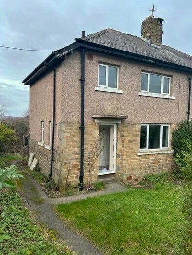 3 Bedroom Semi-Detached House To Rent In West Royd Road, Shipley, West Yorkshire, BD18