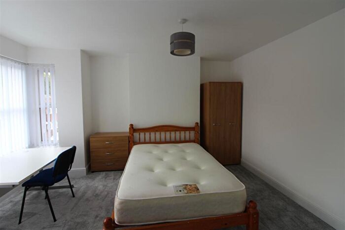 3 Bedroom Semi-Detached House To Rent In Burlington Road, Southampton, SO15