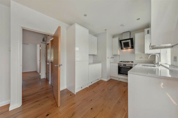 2 Bedroom Maisonette To Rent In Homersham Road, KT1