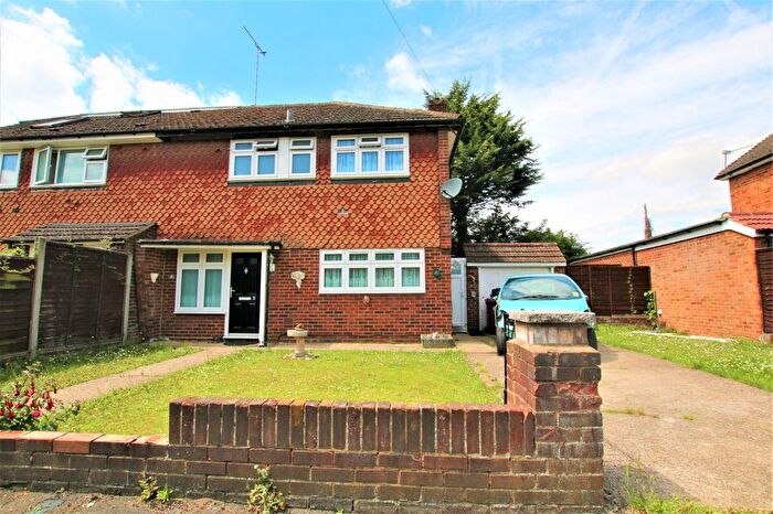 3 Bedroom Semi-Detached House To Rent In Meadowbrook Close, Colnbrook, Slough, SL3