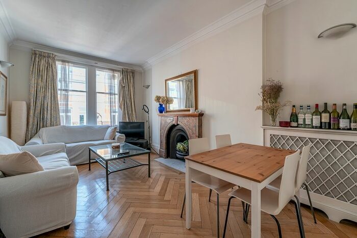 3 Bedroom Flat To Rent In Stafford Place, London, SW1E