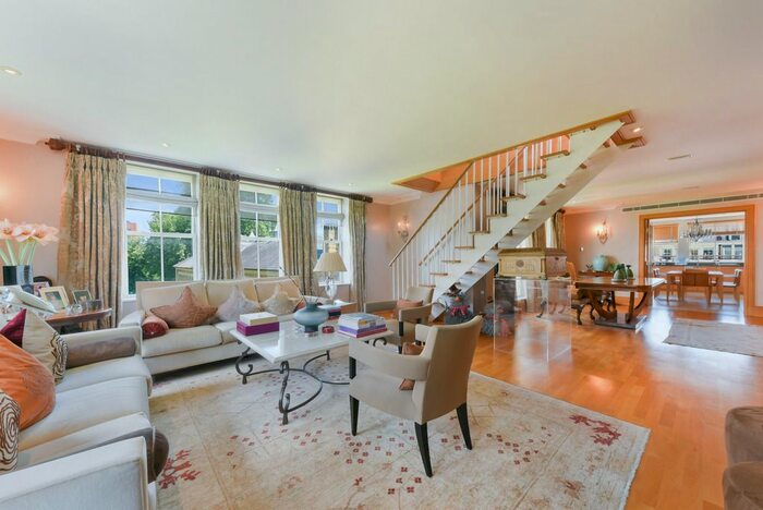 4 Bedroom Flat To Rent In Coleridge Gardens, London, SW10