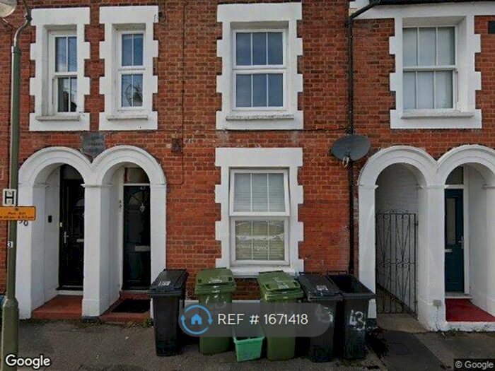 3 Bedroom Flat To Rent In Adelphi Road Top Floor, Epsom, KT17