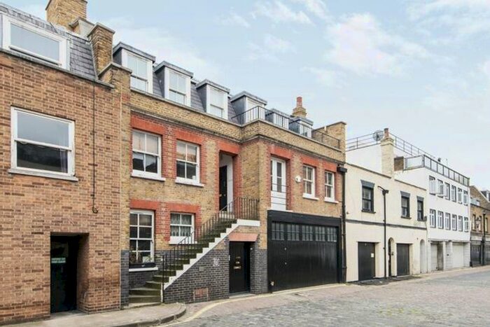1 Bedroom Mews To Rent In Weymouth Mews, Marylebone, W1G