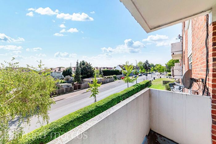 2 Bedroom Flat To Rent In Bishopsford Road, Morden, SM4