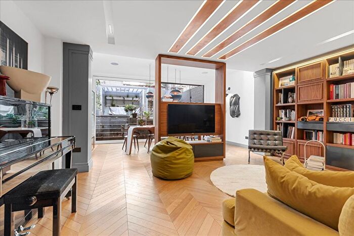 4 Bedroom Town House To Rent In Vicarage Gate, London, W8
