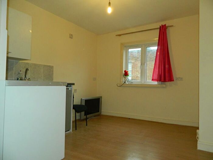 1 Bedroom Flat To Rent In High Road, Willesden Green, NW10
