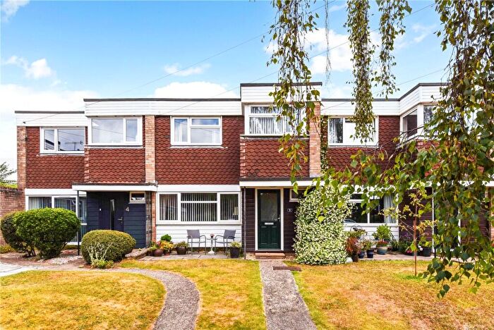 3 Bedroom Property For Sale In Broyle Close, Chichester, PO19
