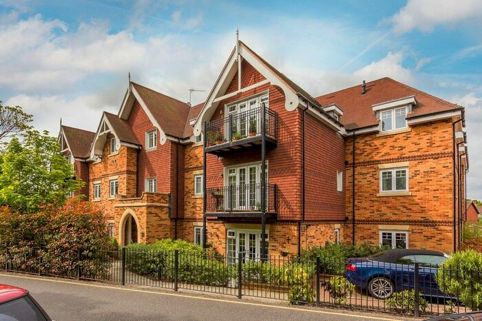 2 Bedroom Flat To Rent In Station Approach, Oxted RH8