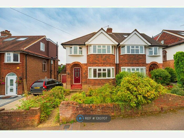 3 Bedroom Semi-Detached House To Rent In Pembroke Avenue, Surbiton KT5