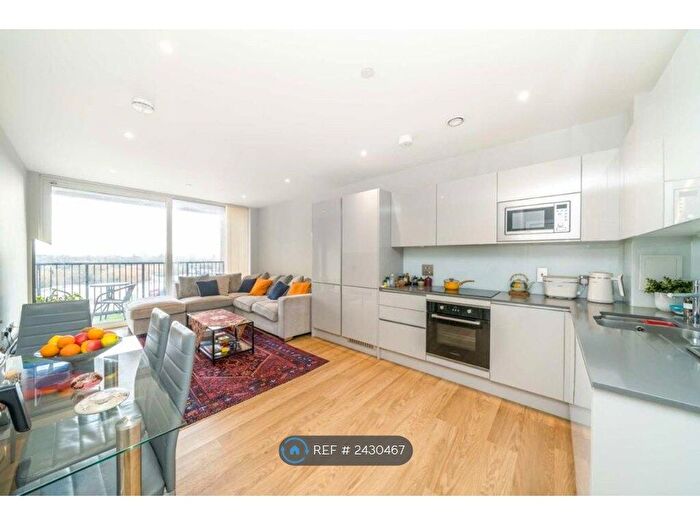 2 Bedroom Flat To Rent In Lister House, London, SW17