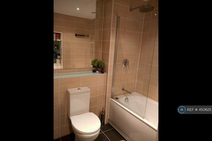 2 Bedroom Flat To Rent In Advent Way, Manchester, M4