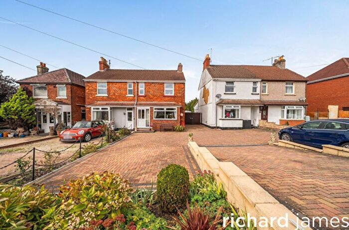 3 Bedroom Semi Detached House For Sale In Cricklade Road, Swindon, Swindon, SN2
