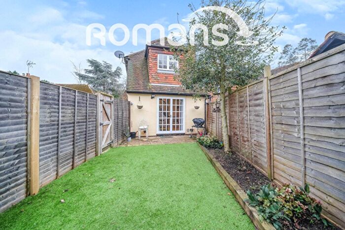 2 Bedroom Cottage To Rent In Plough Road, GU46
