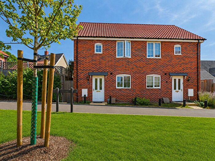 2 Bedroom Semi Detached House For Sale In How Walk, Onehouse, IP14