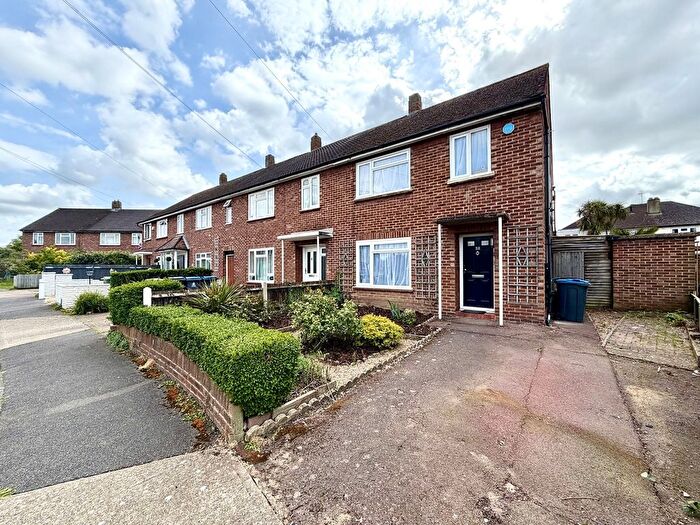3 Bedroom End Terrace House For Sale In Glen Road, Chessington, Surrey., KT9