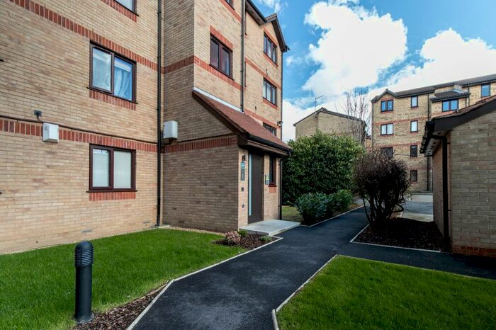 1 Bedroom Flat To Rent In Myers Lane, London, SE14