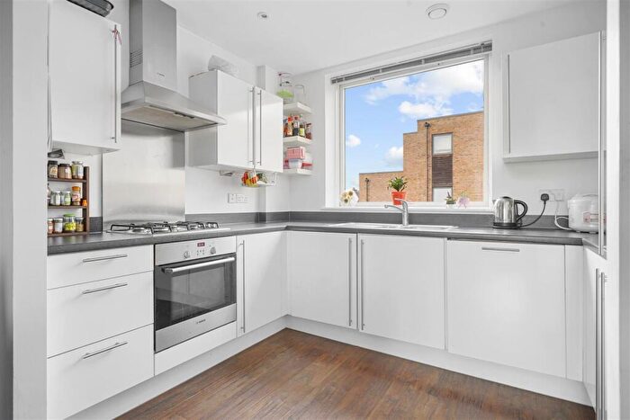 1 Bedroom Flat For Sale In Glengall Road, London, NW6