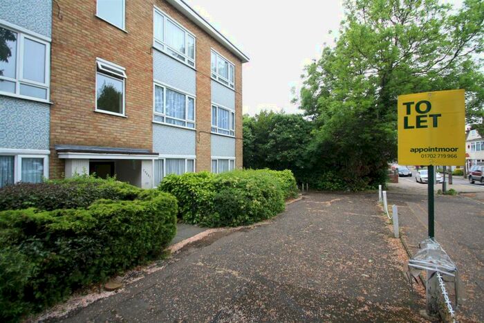 2 Bedroom Flat To Rent In Southbourne Grove, Westcliff-On-Sea, SS0
