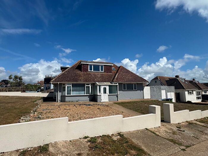 4 Bedroom Bungalow To Rent In Beach Close, Seaford, BN25