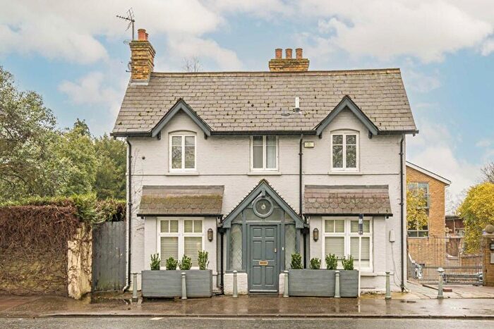 3 Bedroom House To Rent In Hampton Court Road, East Molesey, KT8
