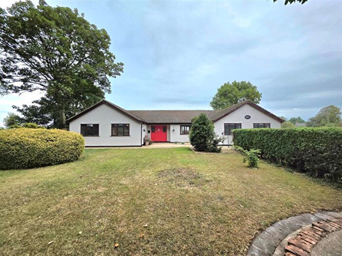 6 Bedroom Bungalow For Sale In Marsh Road, Gedney Drove End, Spalding, Lincolnshire, PE12