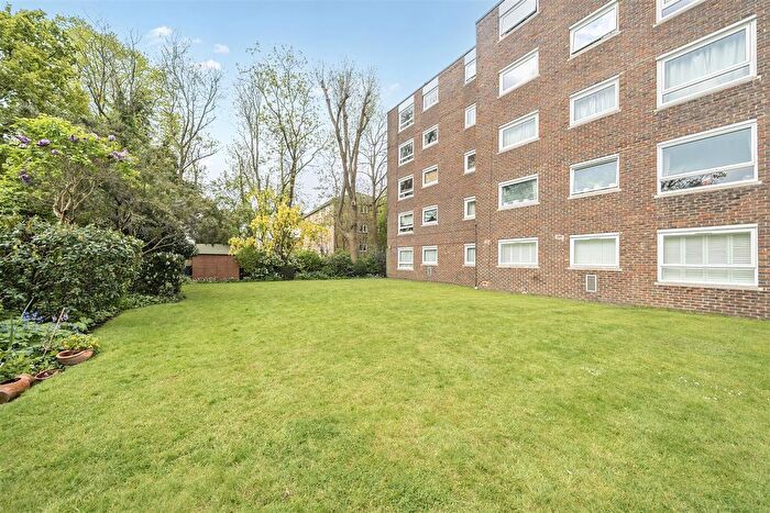 2 Bedroom Flat To Rent In Galsworthy Road, Kingston Upon Thames, KT2