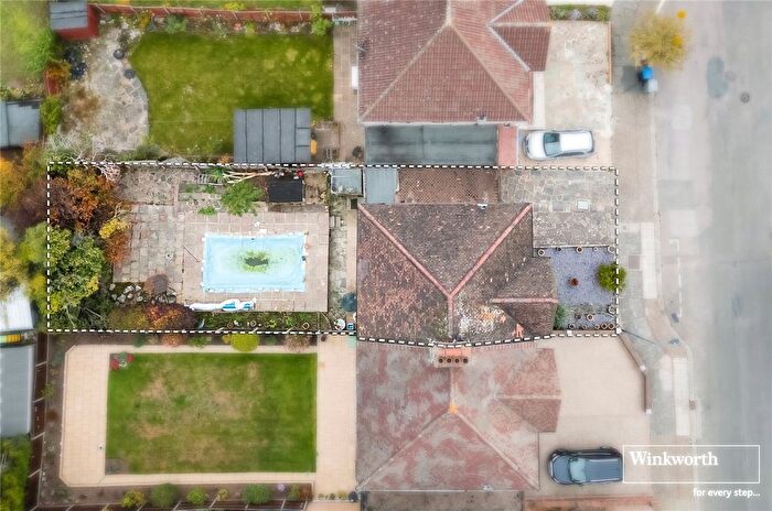 3 Bedroom Semi-detached House For Sale In Hill Drive, Kingsbury, London, NW9