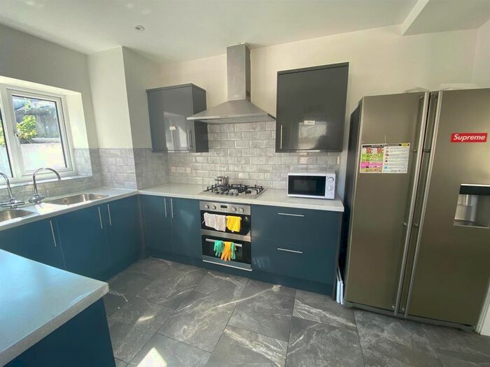 6 Bedroom Flat To Rent In Henrietta Street, Swansea, SA1