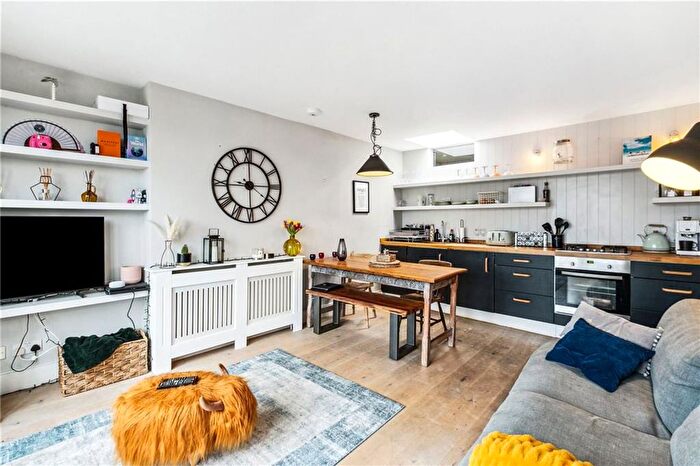 2 Bedroom Flat To Rent In Hammersmith Grove, Hammersmith, W6