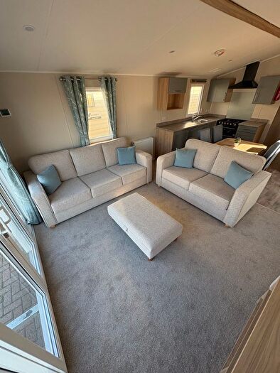 3 Bedroom Mobile/park Home For Sale In Halfway Road, Minster-On-Sea, ME12