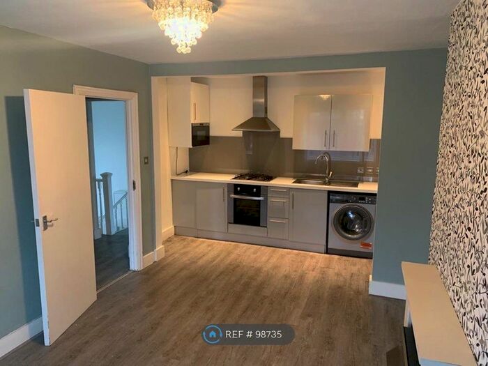 2 Bedroom Flat To Rent In Garratt Road, Edgware HA8