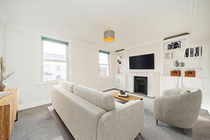 2 Bedroom Flat To Rent In Charlmont Road, London, SW17