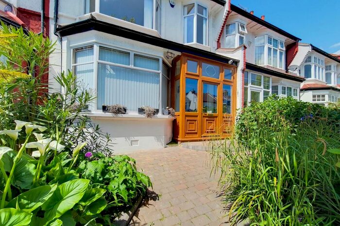 6 Bedroom Property To Rent In Caversham Avenue, London, N13