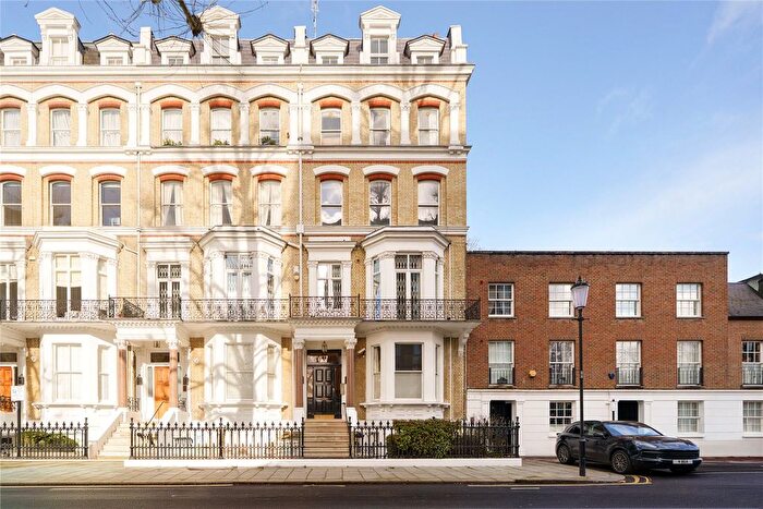 2 Bedroom Flat For Sale In Vicarage Gate, Kensington, London, W8